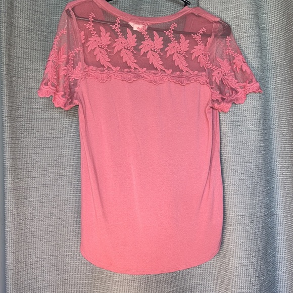Clyde & Baxter pink top with Lace sleeves and back - Picture 2 of 4
